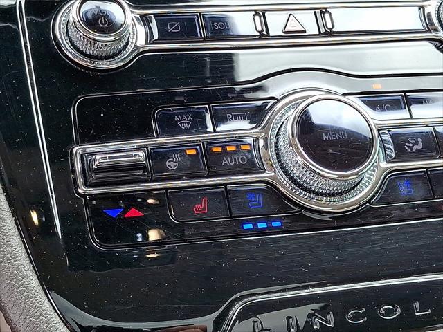Photo of 2022 Infinite Black Metallic Clearcoat Lincoln Corsair