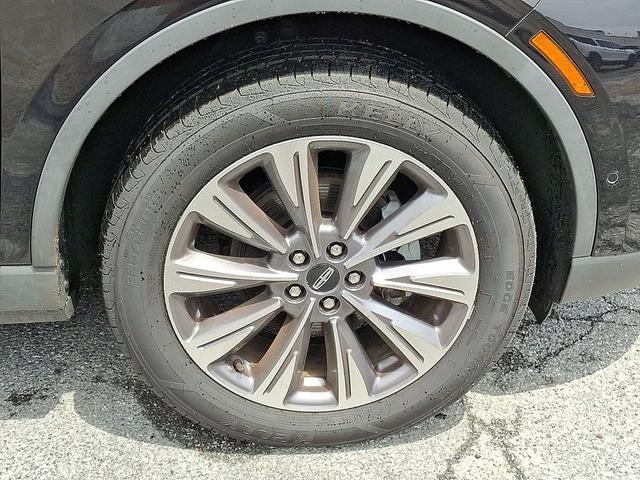 Photo of 2022 Infinite Black Metallic Clearcoat Lincoln Corsair