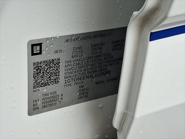 Photo of 2020 Summit White GMC Canyon