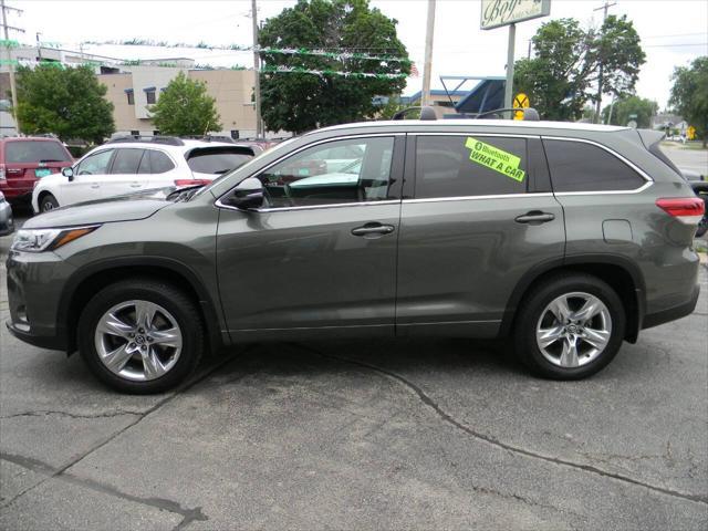 Photo of 2017 Alumina Jade Metallic Toyota Highlander