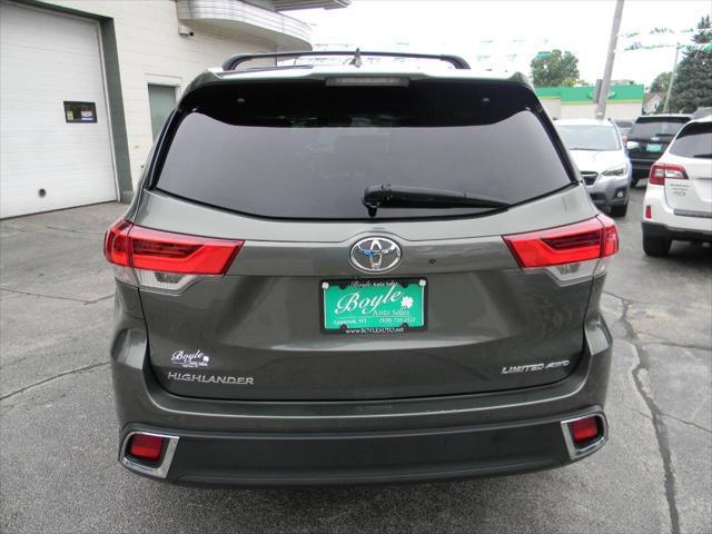 Photo of 2017 Alumina Jade Metallic Toyota Highlander