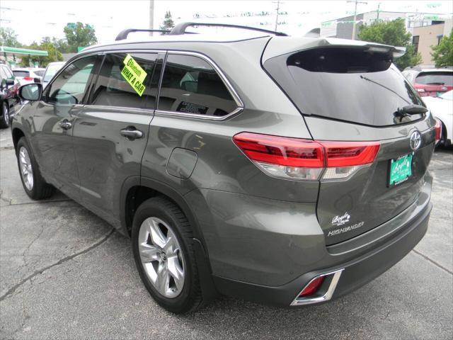 Photo of 2017 Alumina Jade Metallic Toyota Highlander