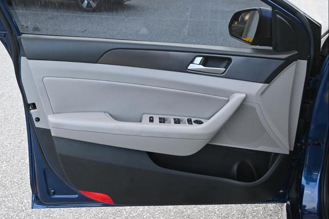 Photo of 2017 Lakeside Blue Hyundai SONATA