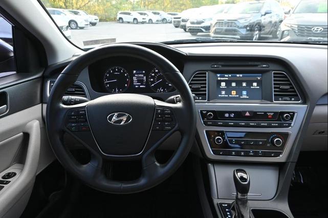 Photo of 2017 Lakeside Blue Hyundai SONATA