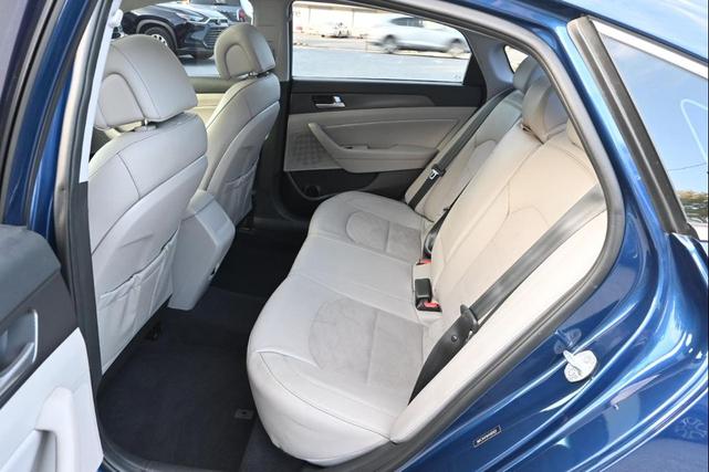 Photo of 2017 Lakeside Blue Hyundai SONATA