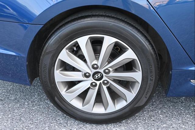 Photo of 2017 Lakeside Blue Hyundai SONATA
