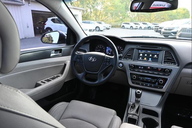Photo of 2017 Lakeside Blue Hyundai SONATA