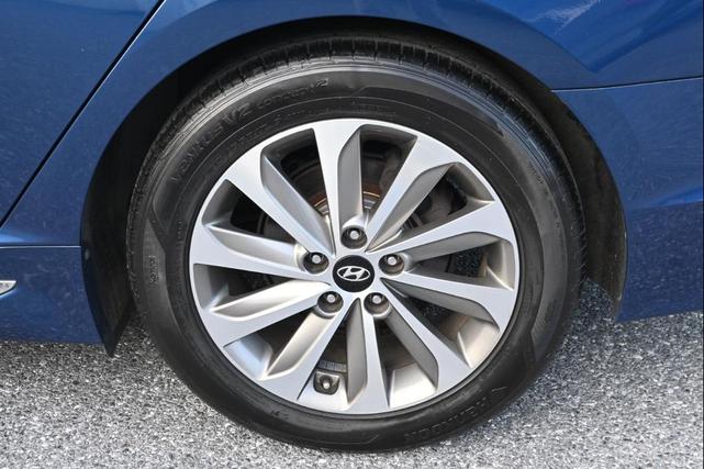 Photo of 2017 Lakeside Blue Hyundai SONATA