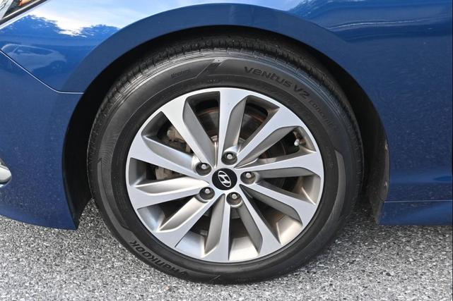 Photo of 2017 Lakeside Blue Hyundai SONATA