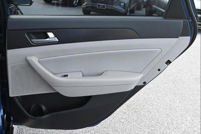 Photo of 2017 Lakeside Blue Hyundai SONATA
