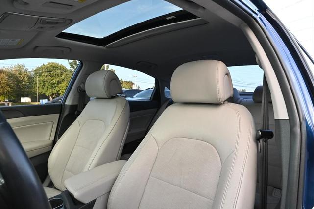 Photo of 2017 Lakeside Blue Hyundai SONATA