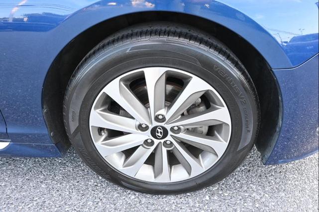 Photo of 2017 Lakeside Blue Hyundai SONATA