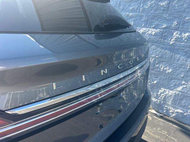 Photo of 2022 Asher Gray Metallic Clearcoat Lincoln Nautilus