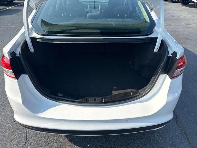 Photo of 2017 Oxford White Ford Fusion