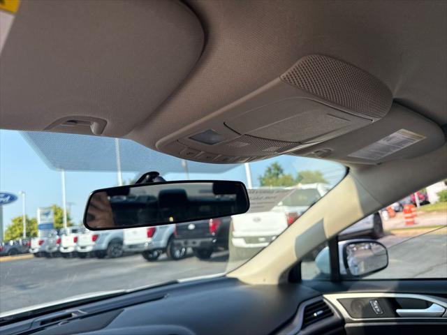 Photo of 2017 Oxford White Ford Fusion