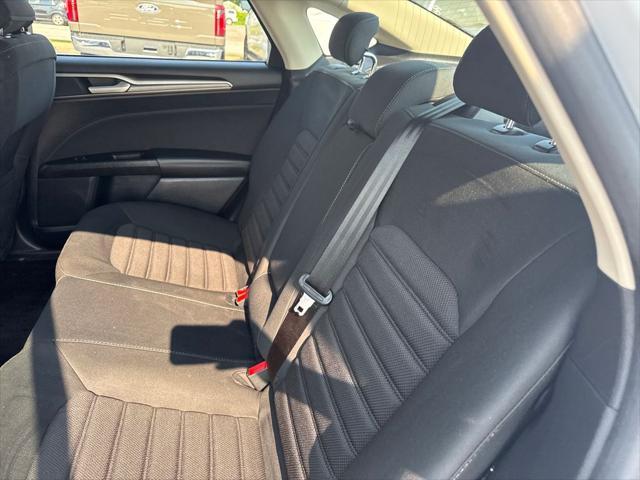 Photo of 2017 Oxford White Ford Fusion