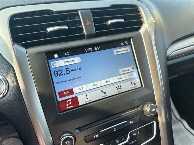 Photo of 2017 Oxford White Ford Fusion