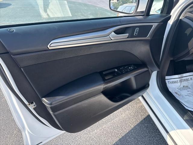 Photo of 2017 Oxford White Ford Fusion