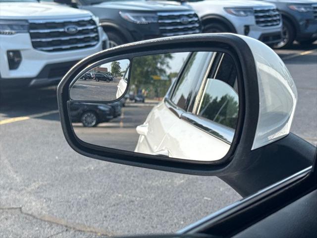 Photo of 2017 Oxford White Ford Fusion