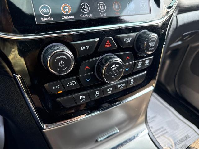 Photo of 2020 Bright White Clearcoat Jeep Grand Cherokee