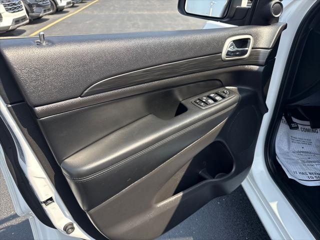 Photo of 2020 Bright White Clearcoat Jeep Grand Cherokee