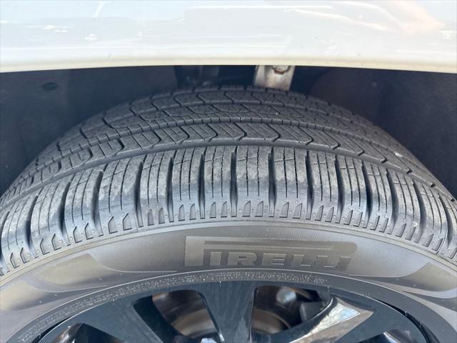 Photo of 2020 Bright White Clearcoat Jeep Grand Cherokee