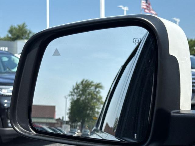 Photo of 2020 Bright White Clearcoat Jeep Grand Cherokee