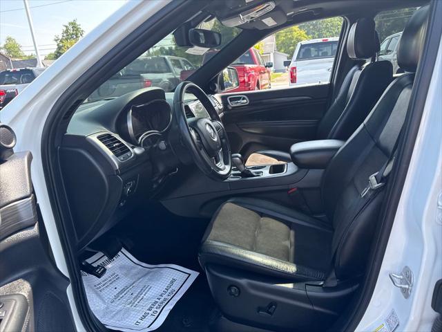 Photo of 2020 Bright White Clearcoat Jeep Grand Cherokee