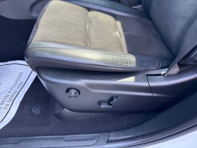 Photo of 2020 Bright White Clearcoat Jeep Grand Cherokee