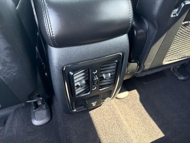 Photo of 2020 Bright White Clearcoat Jeep Grand Cherokee