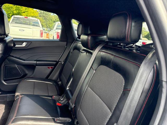 Photo of 2023 Iconic Silver Metallic Ford Escape