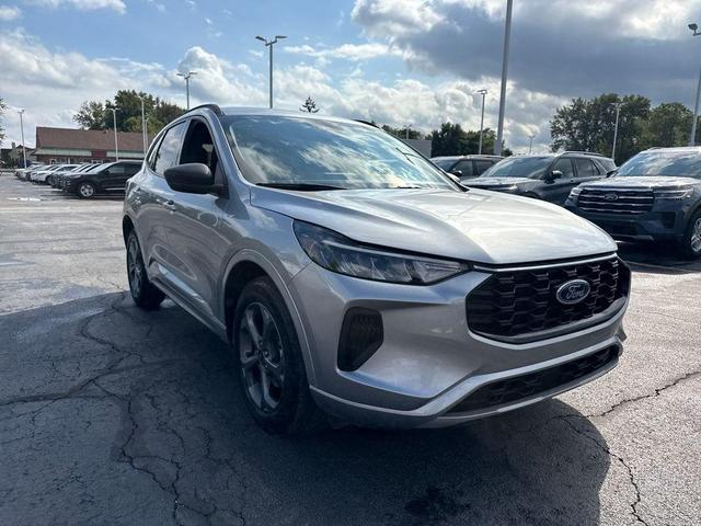 Photo of 2023 Iconic Silver Metallic Ford Escape