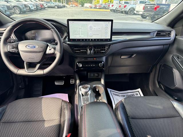 Photo of 2023 Iconic Silver Metallic Ford Escape