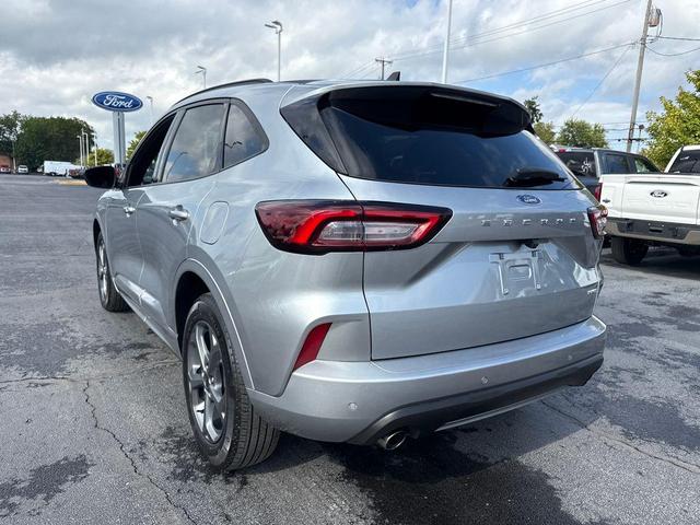 Photo of 2023 Iconic Silver Metallic Ford Escape