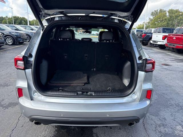 Photo of 2023 Iconic Silver Metallic Ford Escape