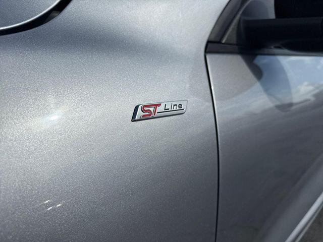 Photo of 2023 Iconic Silver Metallic Ford Escape