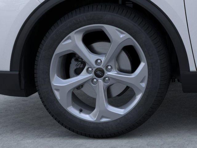 Photo of 2025 Space Silver Metallic Ford Escape