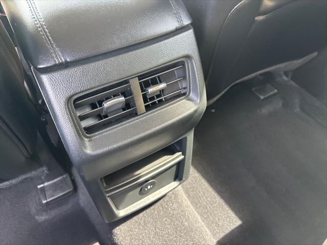 Photo of 2024 Oxford White Ford Edge