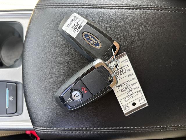 Photo of 2024 Oxford White Ford Edge