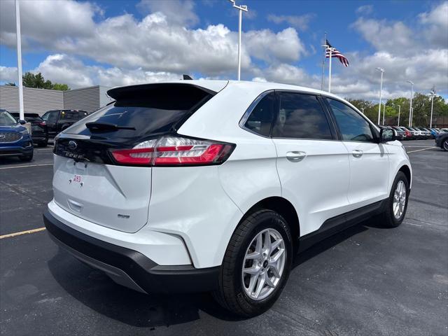 Photo of 2024 Oxford White Ford Edge