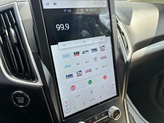 Photo of 2024 Oxford White Ford Edge
