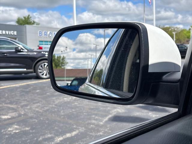Photo of 2024 Oxford White Ford Edge