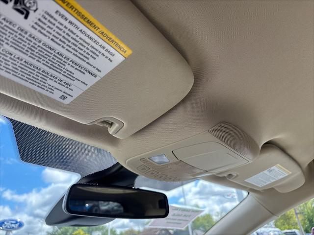 Photo of 2024 Oxford White Ford Edge