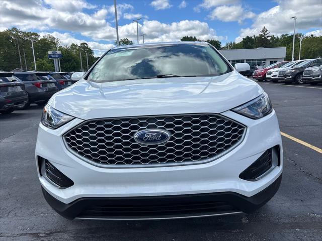 Photo of 2024 Oxford White Ford Edge