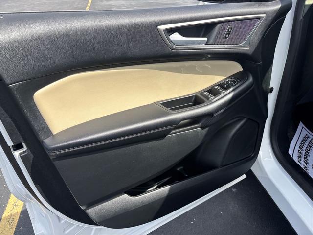 Photo of 2024 Oxford White Ford Edge