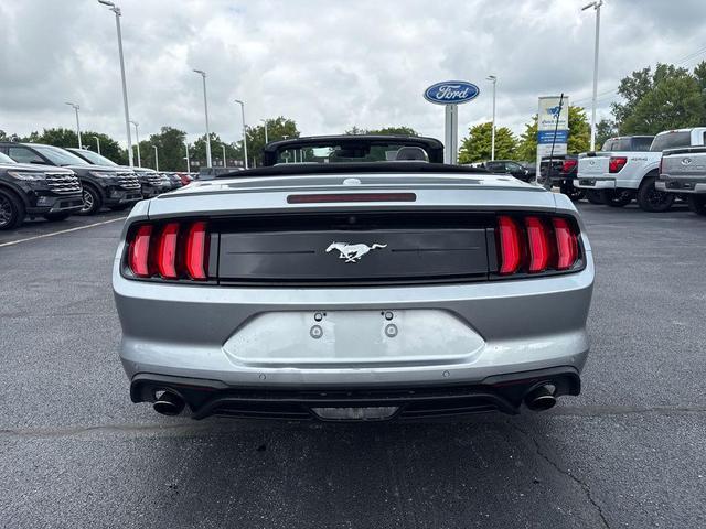 Photo of 2023 Iconic Silver Metallic Ford Mustang