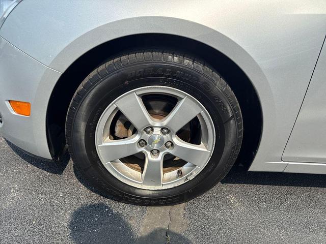 Photo of 2016 Silver Ice Metallic Chevrolet Cruze Limited