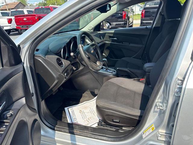 Photo of 2016 Silver Ice Metallic Chevrolet Cruze Limited