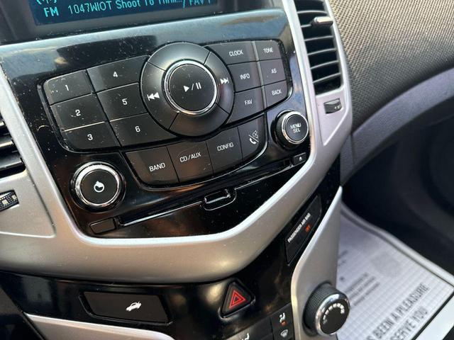 Photo of 2016 Silver Ice Metallic Chevrolet Cruze Limited