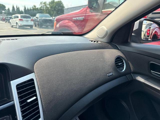 Photo of 2016 Silver Ice Metallic Chevrolet Cruze Limited